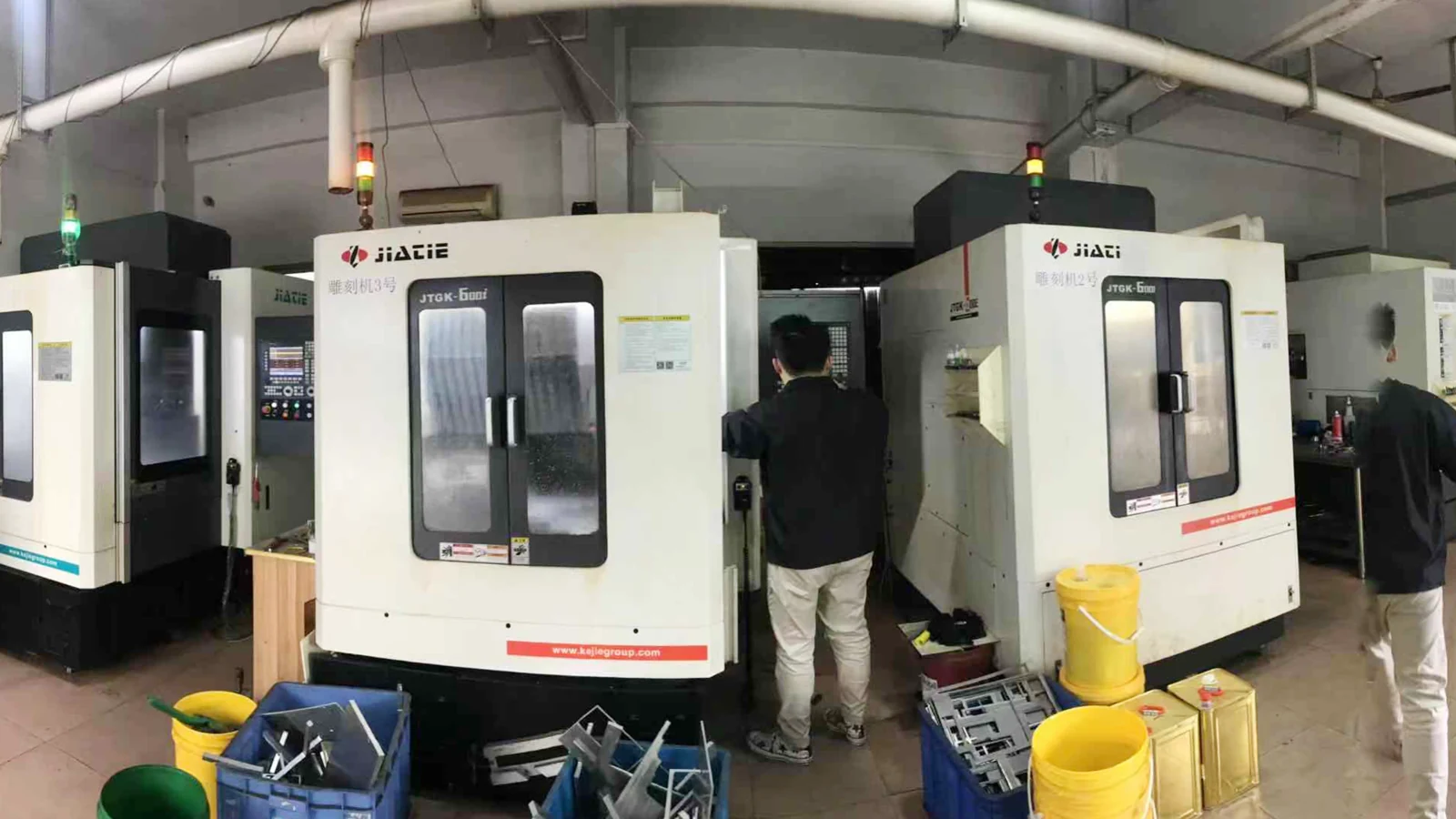 PPT 中展示的数控加工设备